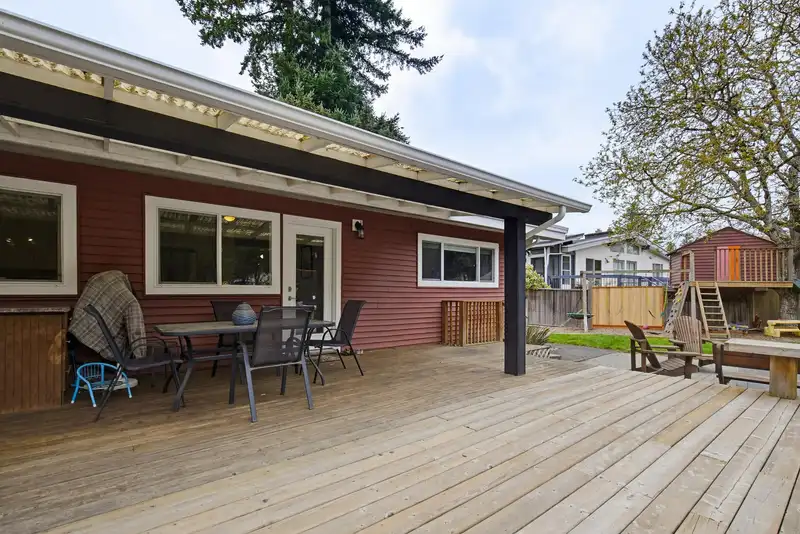 2662 SHEFFIELD WAY - photo 3 of 40
