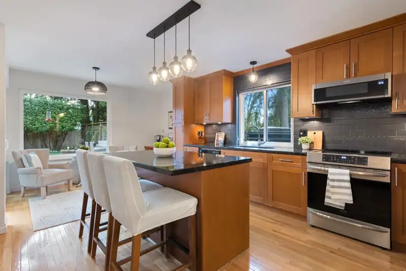 937 CLEMENTS AVENUE - photo 3 of 28