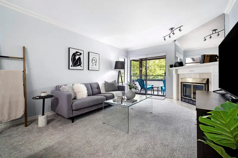 206 15153 98 AVENUE - photo 1 of 21