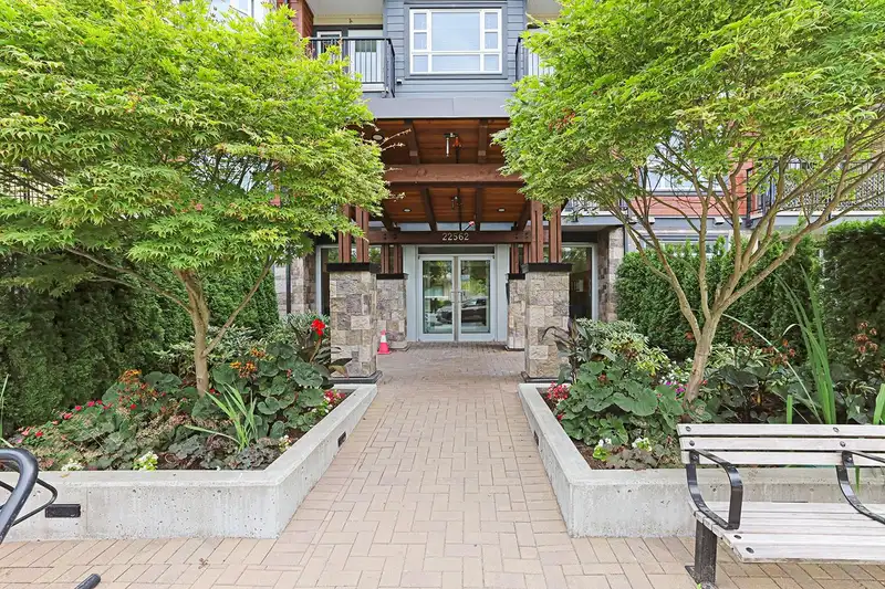 304 22562 121 AVENUE - photo 1 of 30