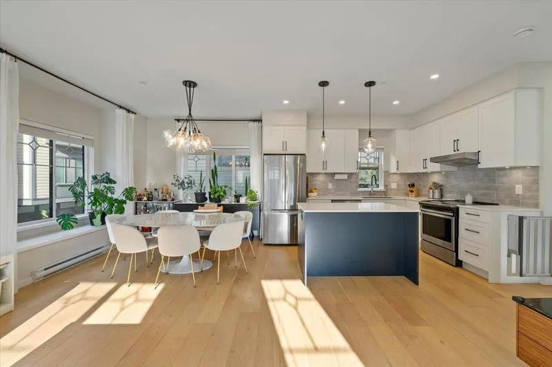 107 258 HART STREET - photo 3 of 25