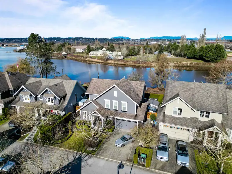 14279 37 AVENUE - photo 1 of 20