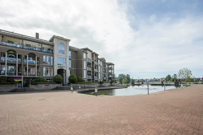 309 2 RENAISSANCE SQUARE - photo 2 of 40