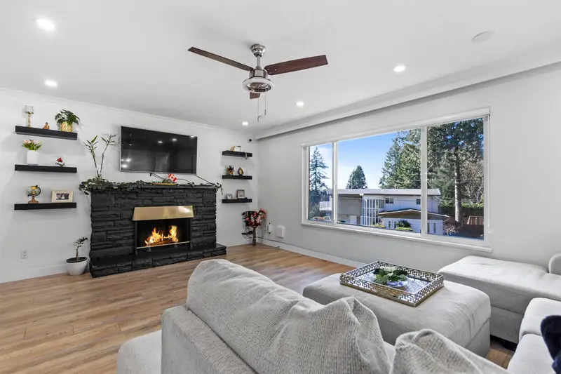 7334 111A STREET - photo 4 of 23