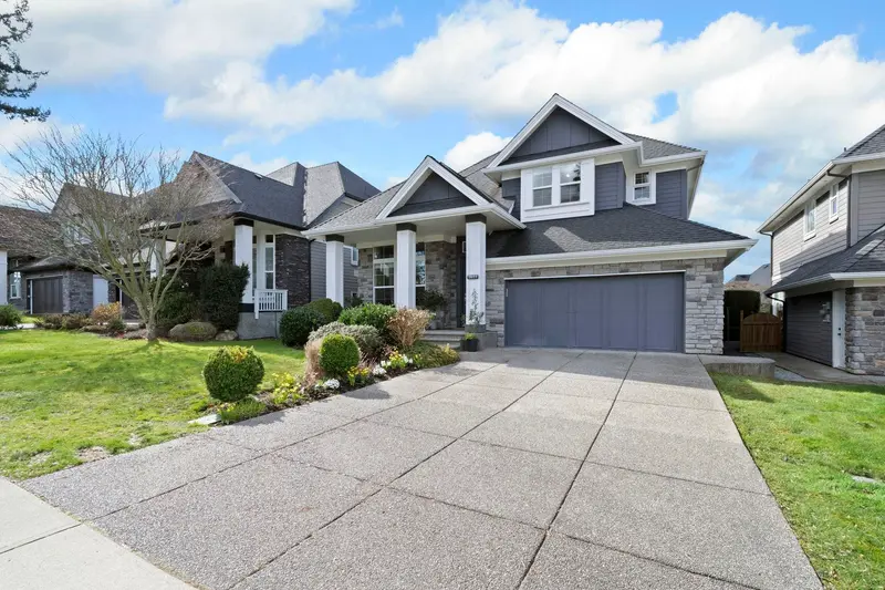 2653 164 STREET - photo 2 of 25