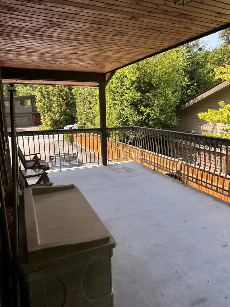 3328 TENNYSON CRESCENT - photo 2 of 2