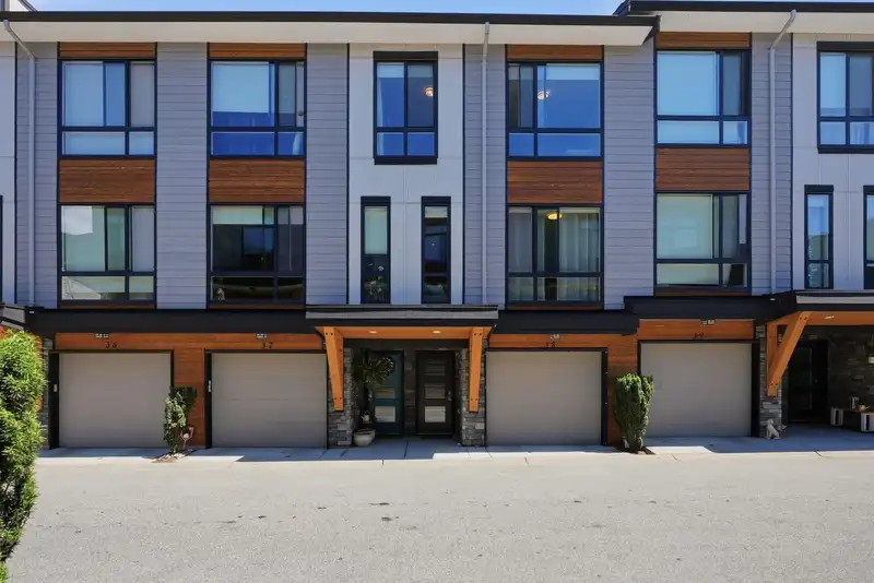 38 16488 64 AVENUE - photo 1 of 40