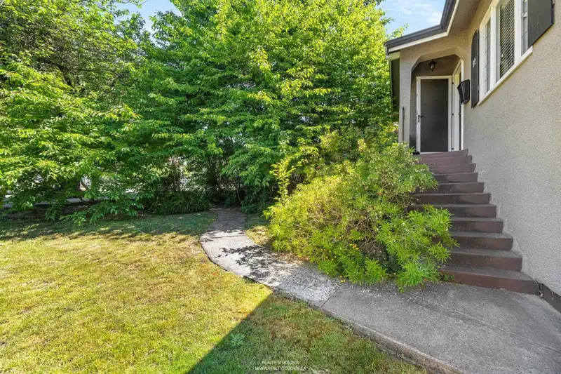 12 W KING EDWARD AVENUE - photo 3 of 14