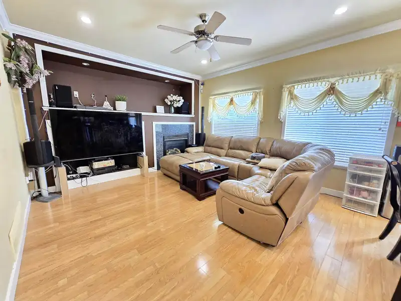19650 73A AVENUE - photo 4 of 22