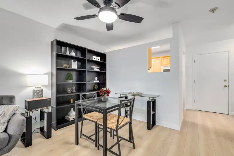 106 9300 GLENACRES DRIVE - photo 3 of 22