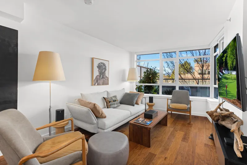 369 2080 W BROADWAY STREET - photo 2 of 21