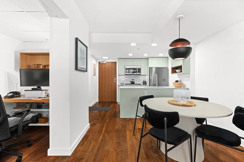 369 2080 W BROADWAY STREET - photo 4 of 21