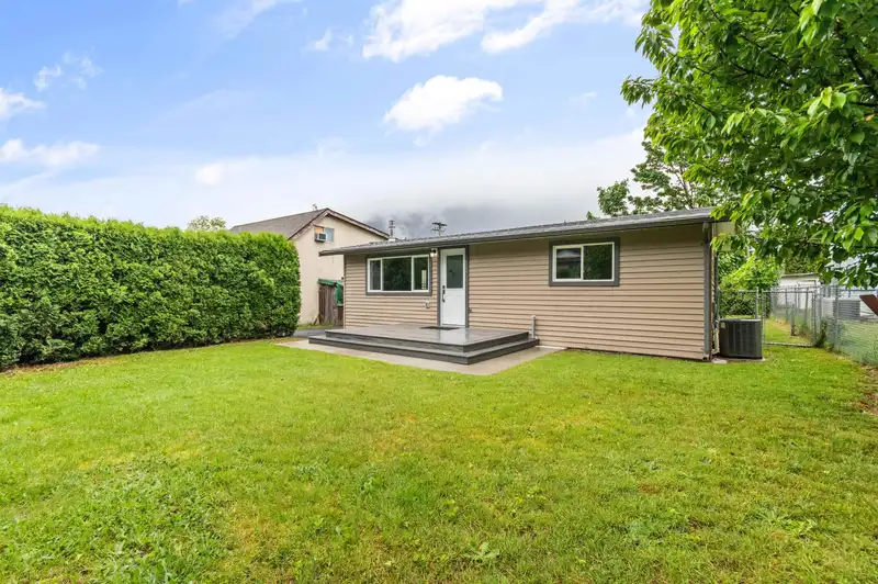547 FORT STREET - photo 1 of 33