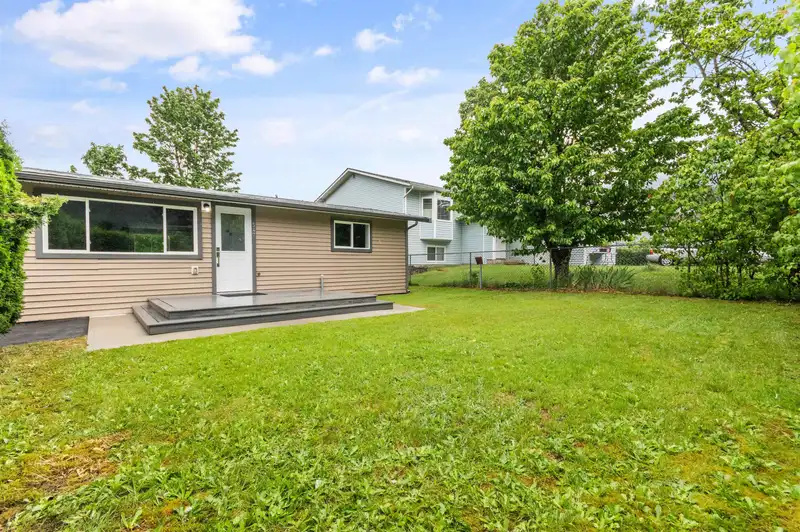 547 FORT STREET - photo 4 of 33