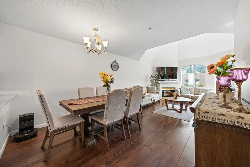 413 1220 LASALLE PLACE - photo 4 of 25