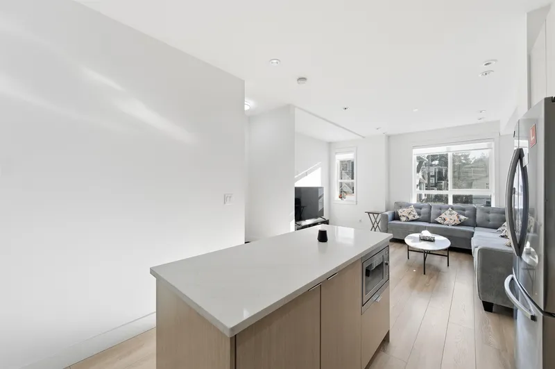 24 11556 72A AVENUE - photo 4 of 25