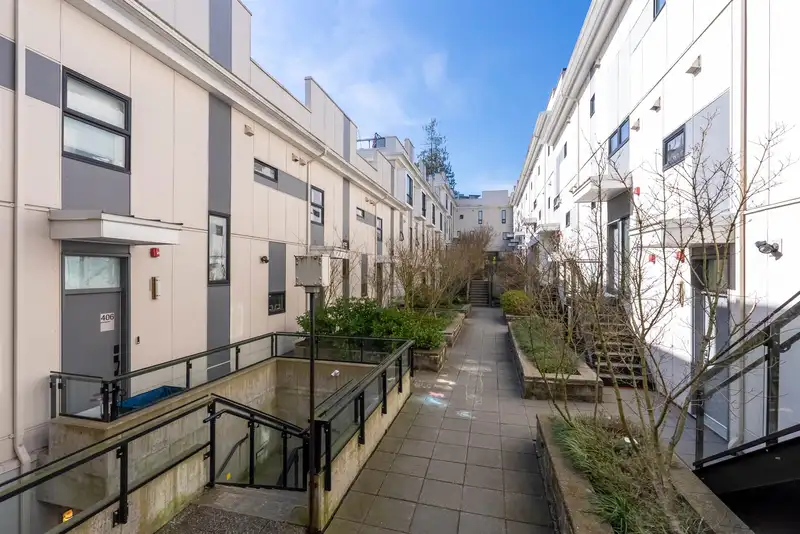 407 9350 UNIVERSITY HIGH STREET - photo 2 of 40