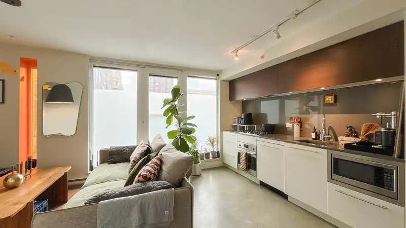 310 150 E CORDOVA STREET - photo 2 of 19