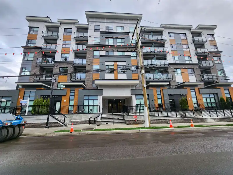 202 20695 EASTLEIGH CRESCENT - photo 1 of 12