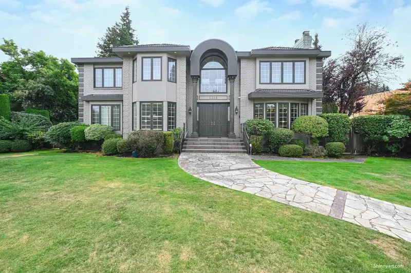 1368 MINTO CRESCENT - photo 1 of 25