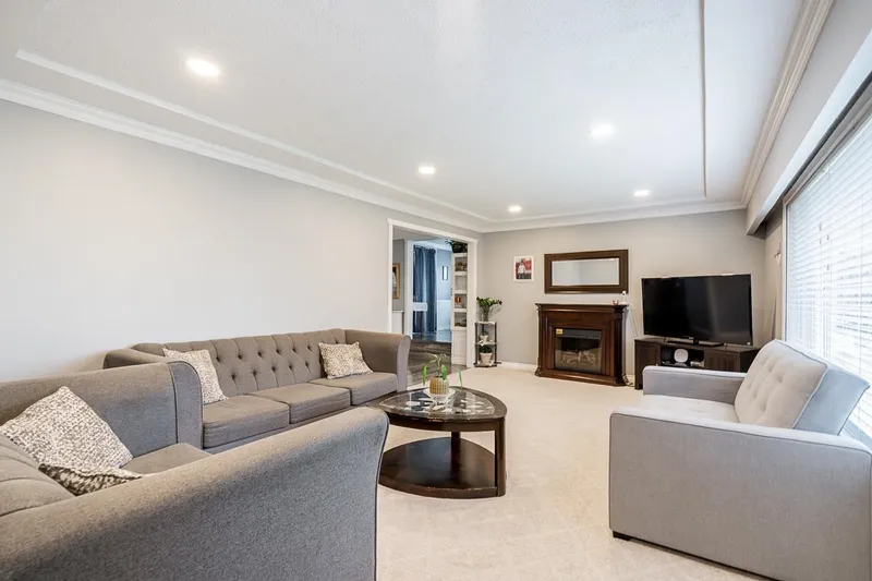 4729 64 STREET - photo 3 of 20