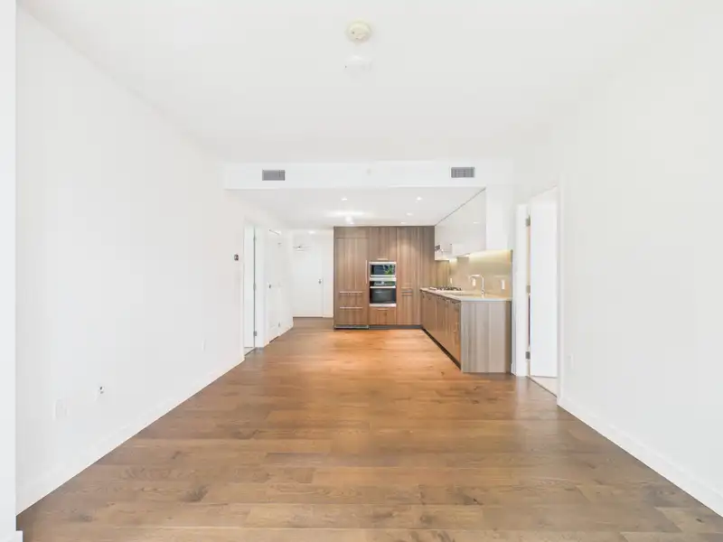 612 8160 MCMYN WAY - photo 3 of 23