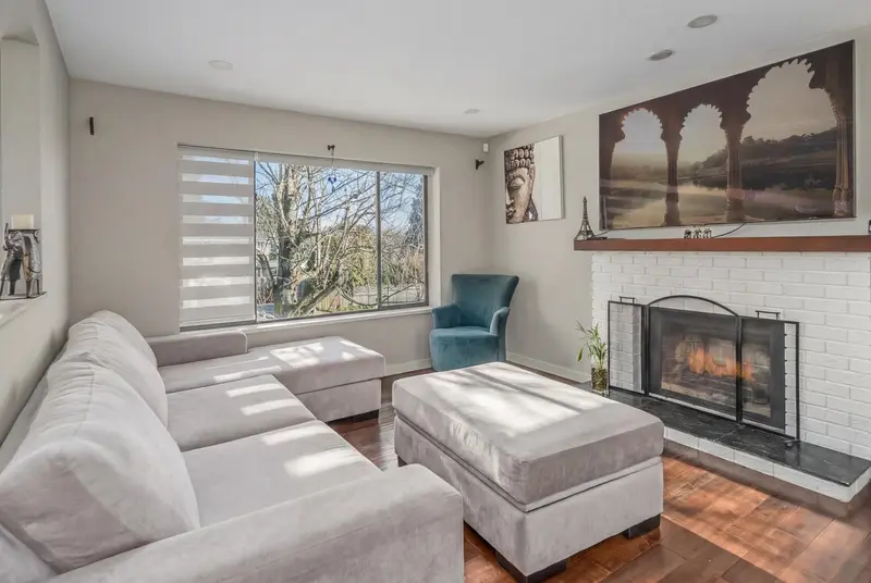 1981 158A STREET - photo 2 of 25