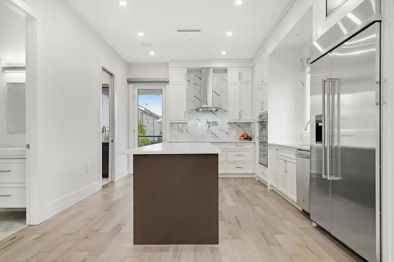 838 STEVENS STREET - photo 2 of 40