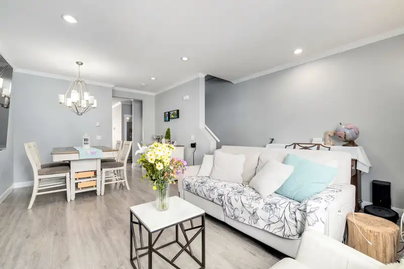 2 10265 141 STREET - photo 4 of 22