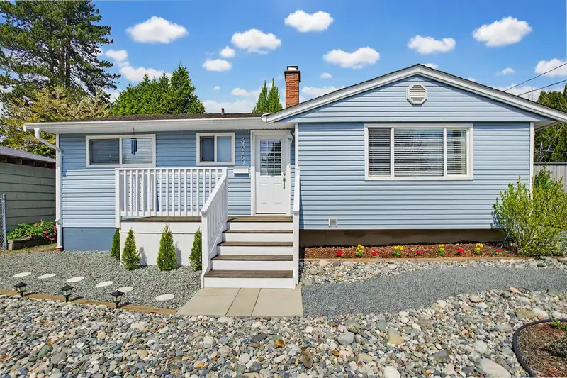33469 5 AVENUE - photo 2 of 39