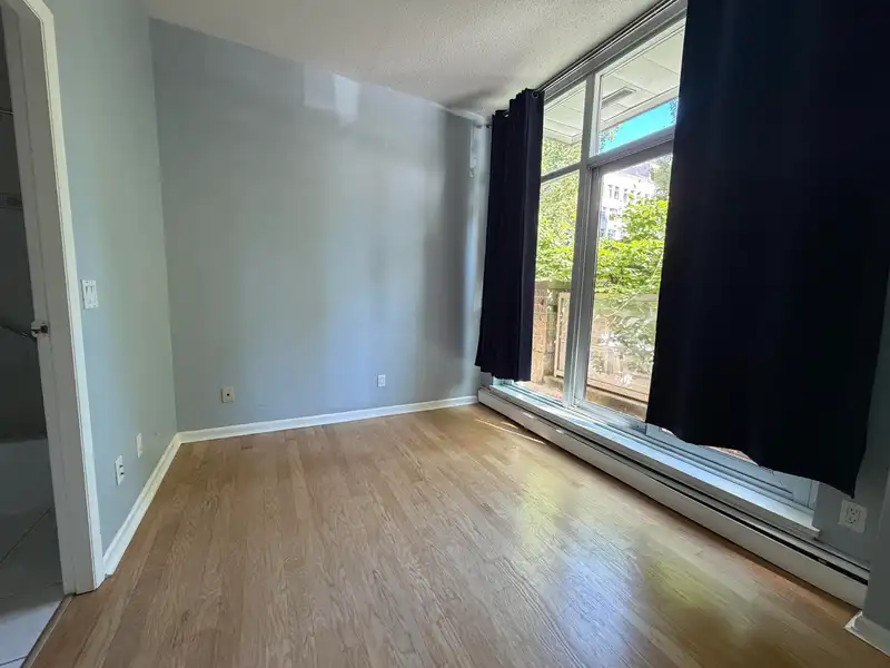 105 388 DRAKE STREET - photo 4 of 5