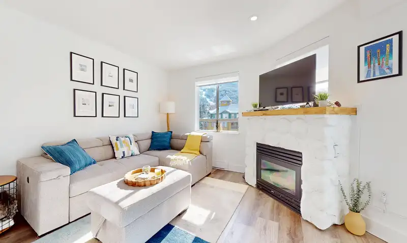 449 4314 MAIN STREET - photo 1 of 21