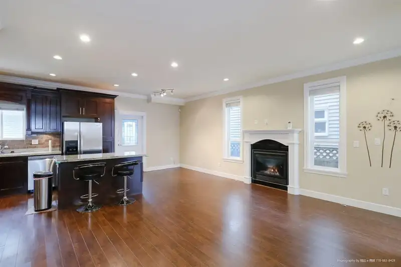 7240 STRIDE AVENUE - photo 3 of 20