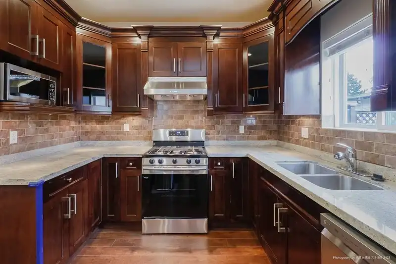 7240 STRIDE AVENUE - photo 4 of 20
