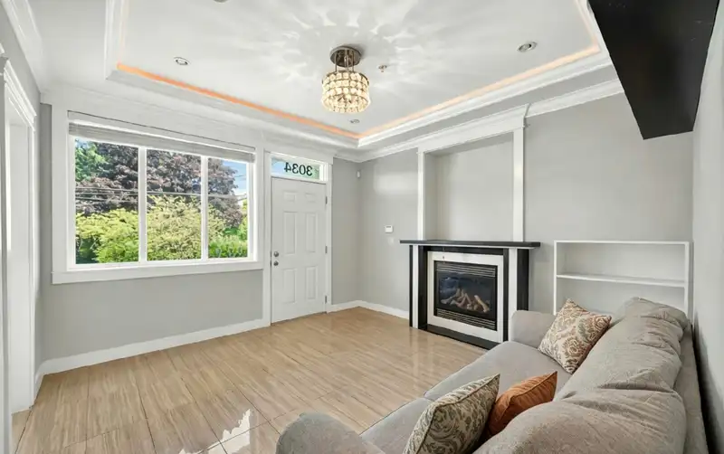 3034 KINGS AVENUE - photo 2 of 12