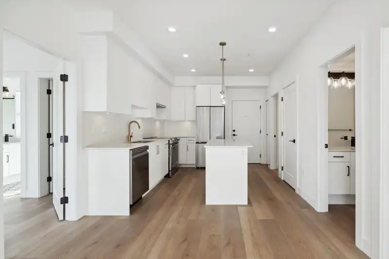 403 20282 72B AVENUE - photo 4 of 17