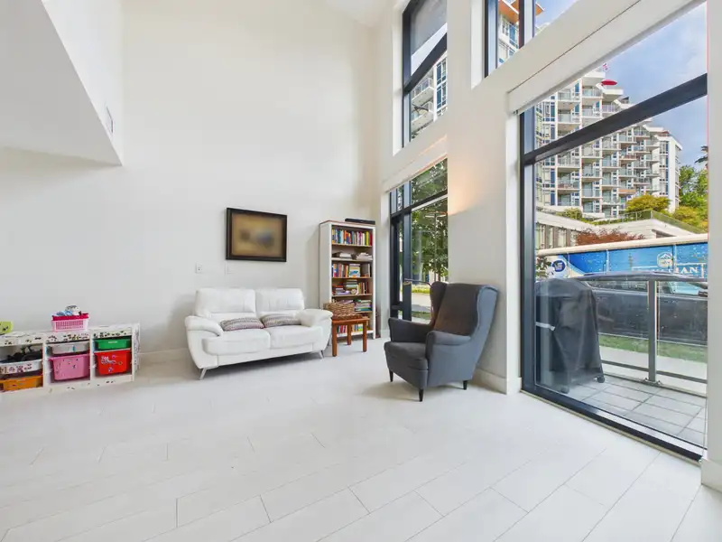 3544 SAWMILL CRESCENT - photo 4 of 40