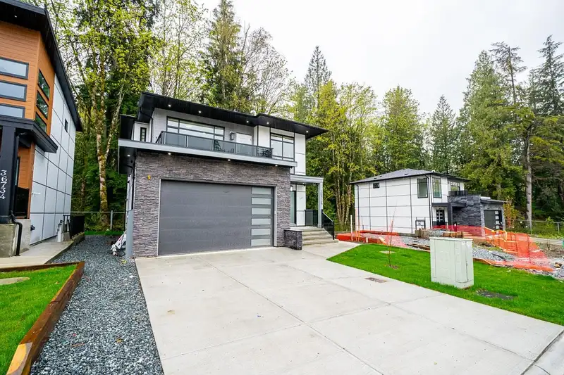 36728 DIANNE BROOK AVENUE - photo 2 of 39