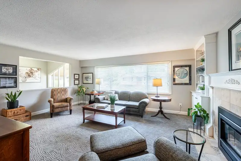 11384 74 AVENUE - photo 3 of 40