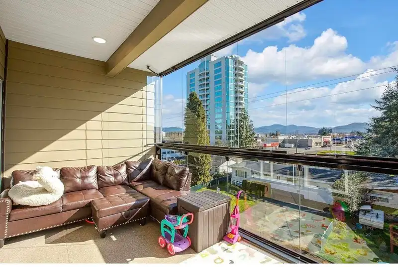 412 2649 JAMES STREET - photo 2 of 32