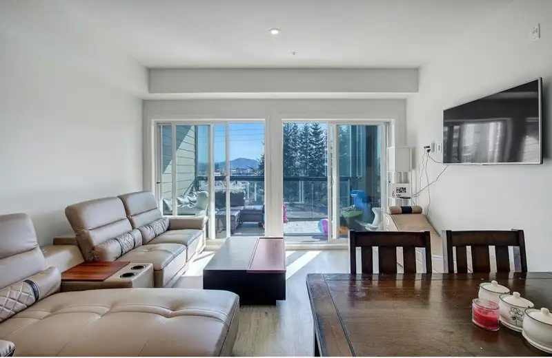 412 2649 JAMES STREET - photo 4 of 32