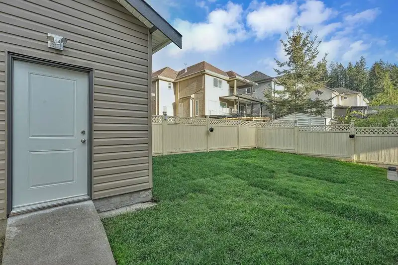6266 146 STREET - photo 2 of 40