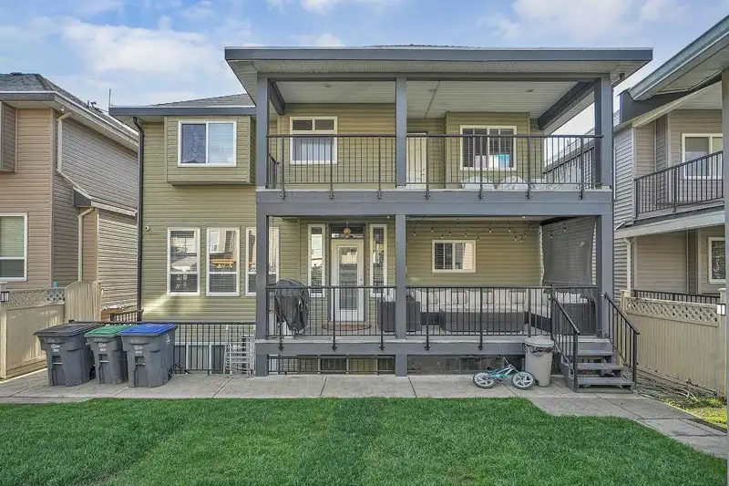 6266 146 STREET - photo 4 of 40
