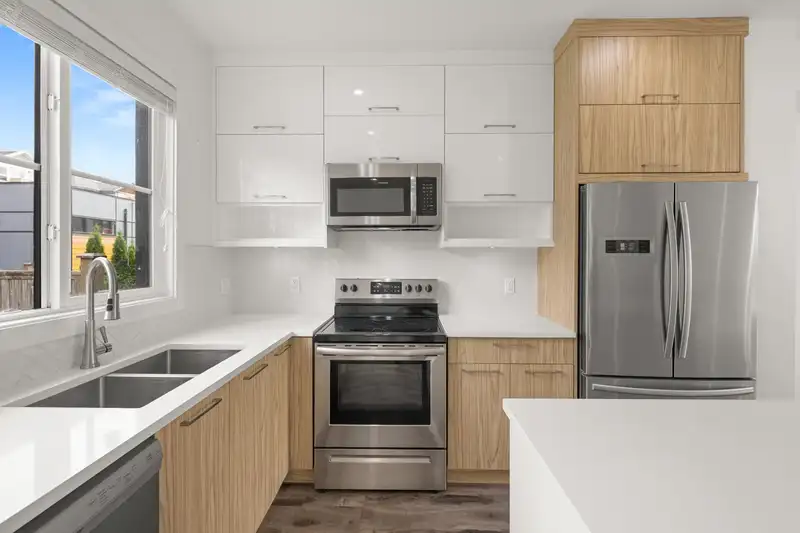 102 3423 ROXTON AVENUE - photo 2 of 40