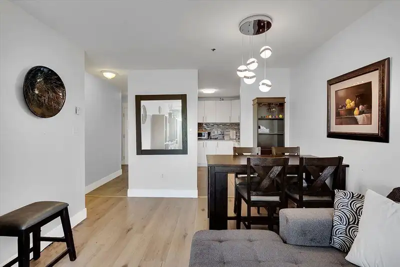 513 1310 CARIBOO STREET - photo 3 of 30