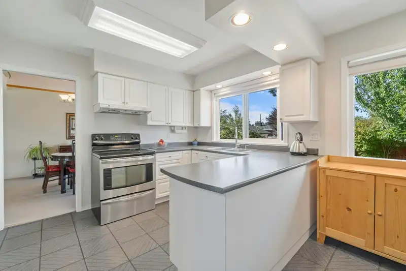 14437 CHARTWELL DRIVE - photo 4 of 30