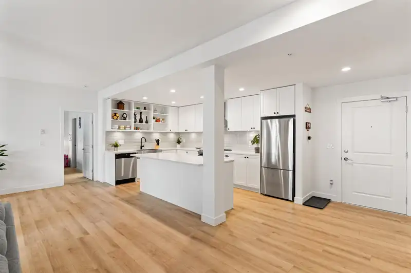 A213 20487 65 AVENUE - photo 3 of 26