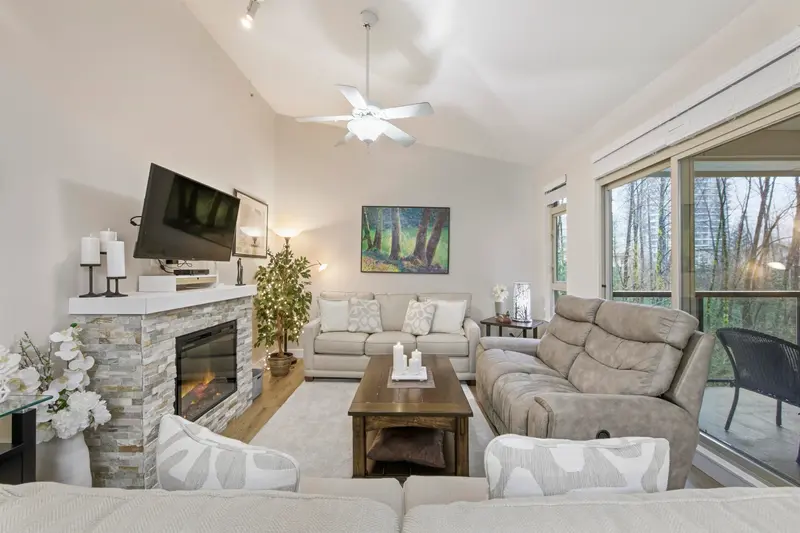 408 100 CAPILANO ROAD - photo 2 of 22