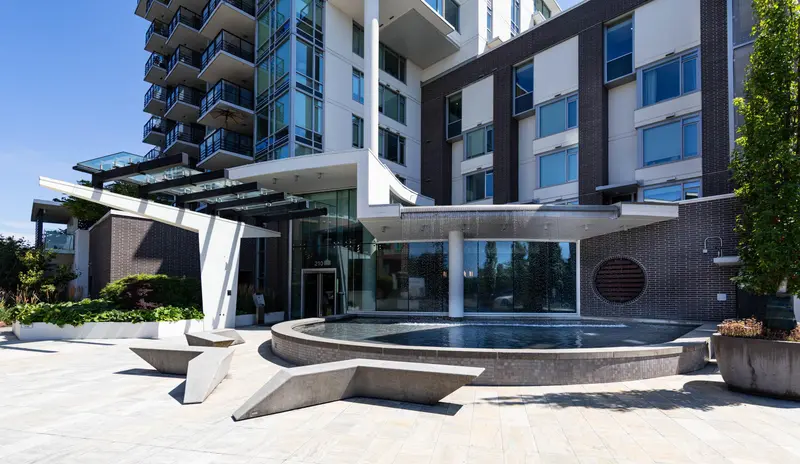 908 210 SALTER STREET - photo 2 of 25