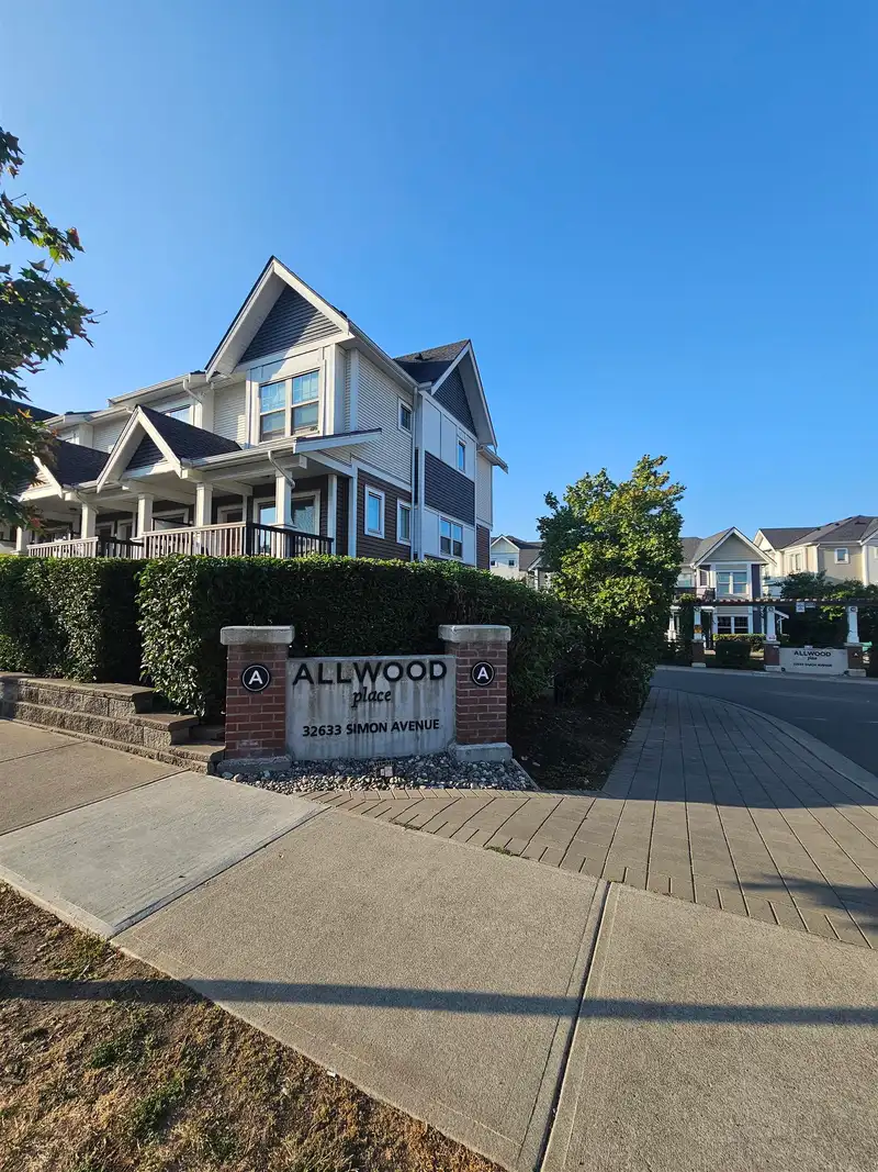 122 32633 SIMON AVENUE - photo 1 of 26